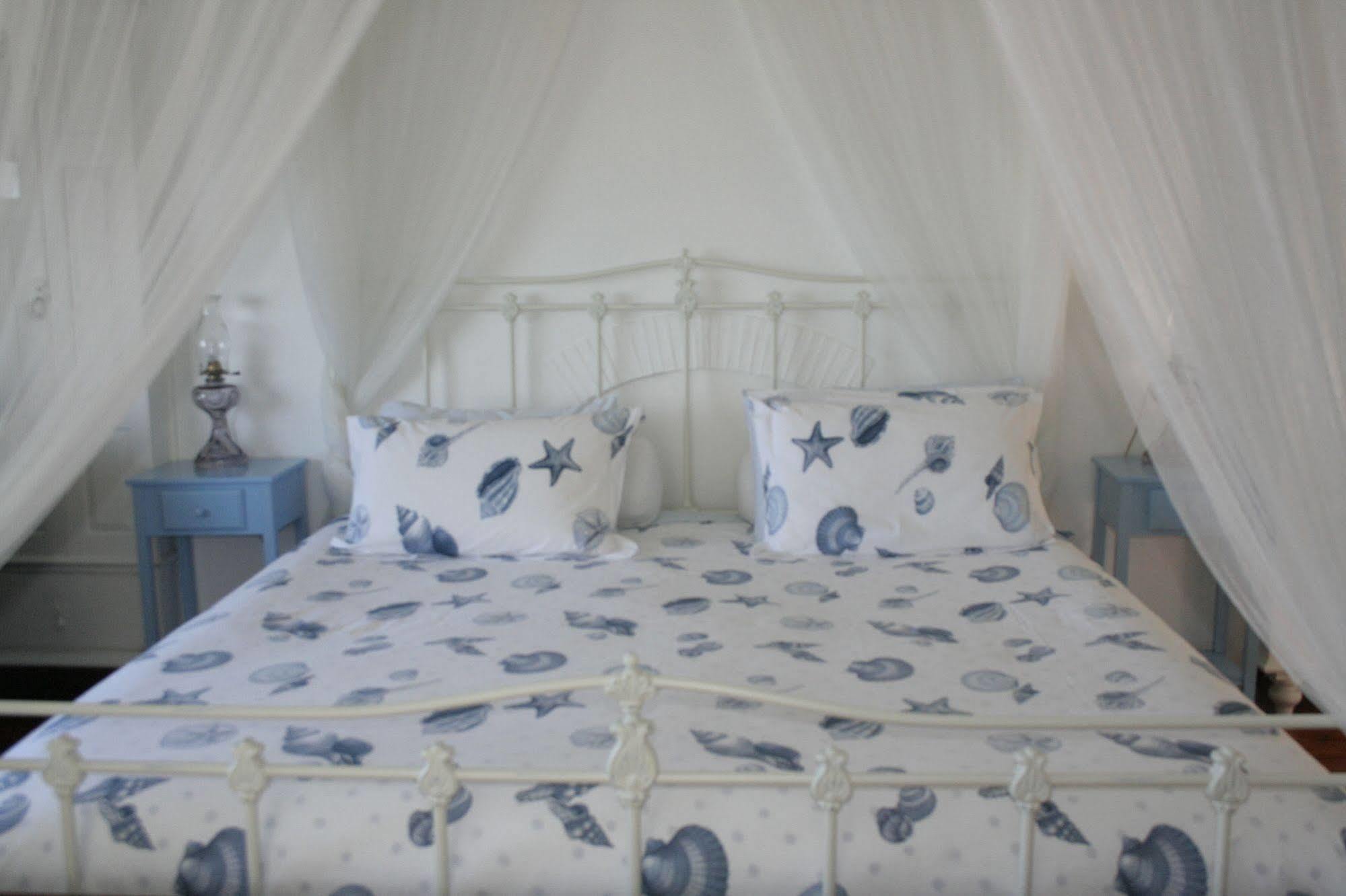 Blue On Blue Bed And Breakfast St James Buitenkant foto