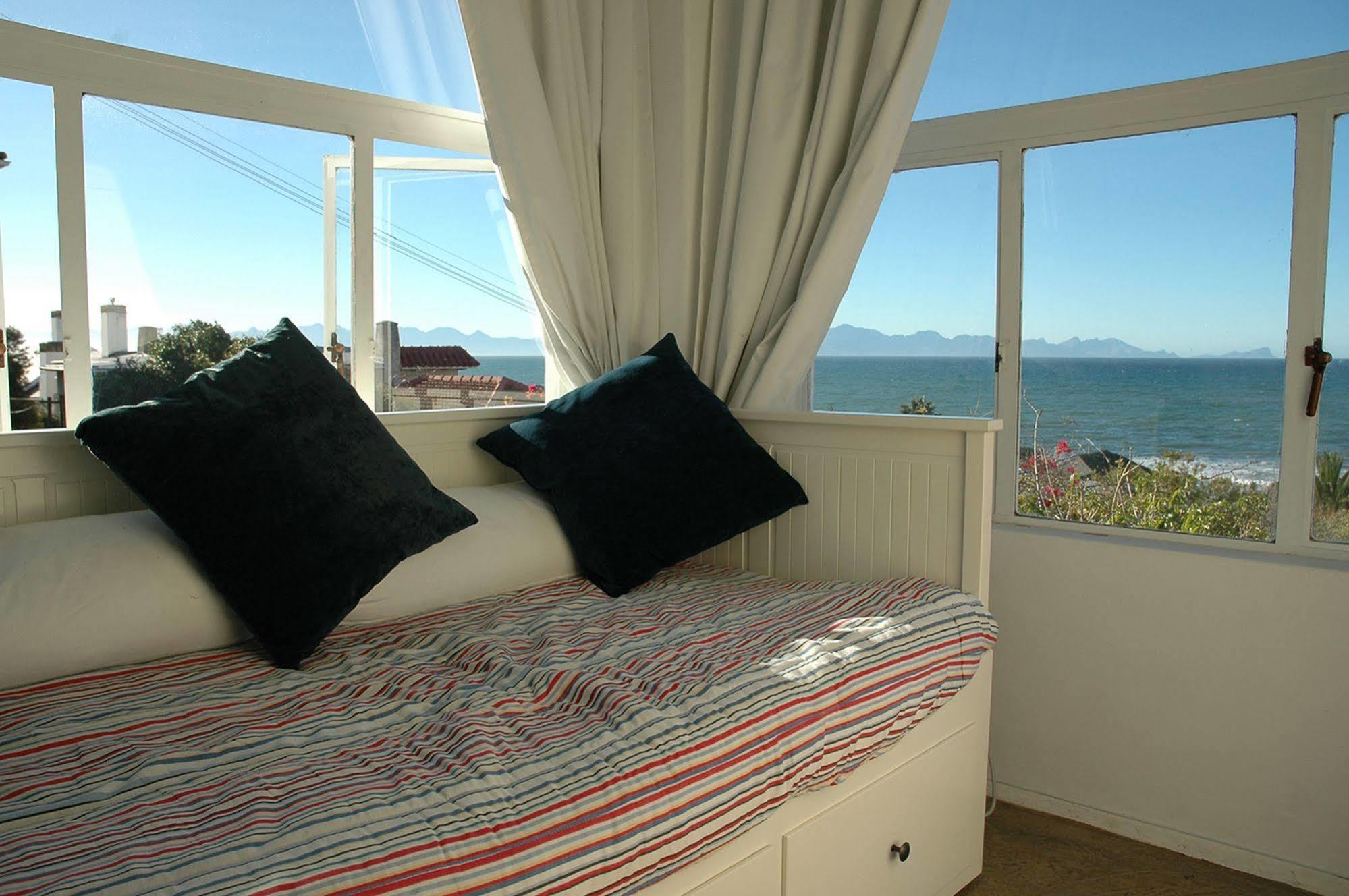 Blue On Blue Bed And Breakfast St James Buitenkant foto